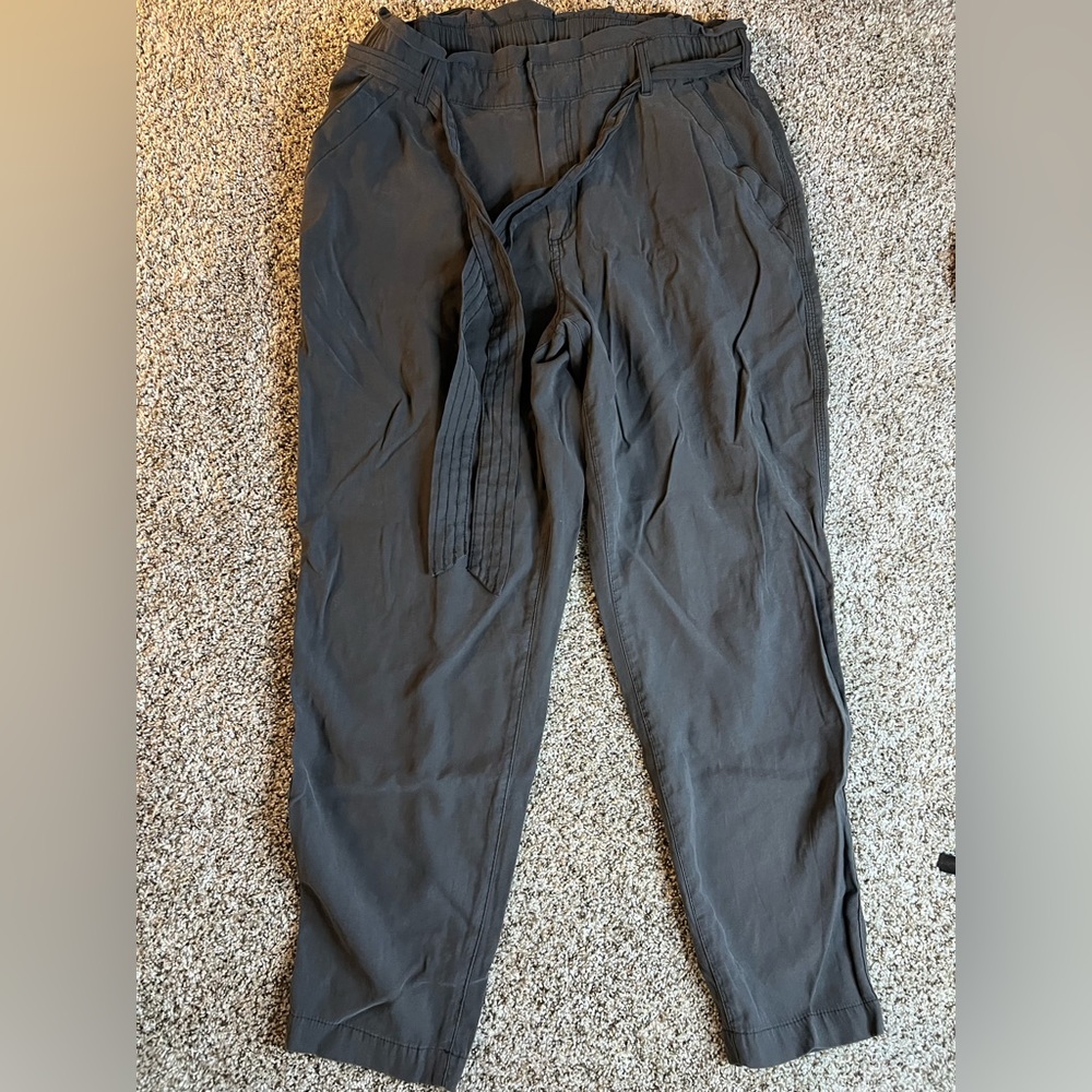 Old Navy paper bag pants, size large